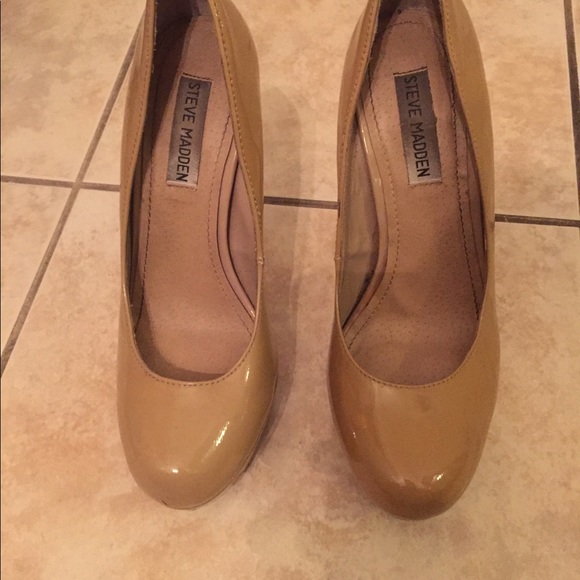 STEVE MADDEN BEVV Nude Platform Round-toe Pumps - Picture 2 of 4